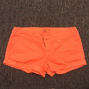 American Eagle - coral shorts